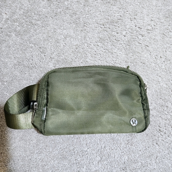 lululemon athletica Olive Green Men's Bag - Picture 2 of 8